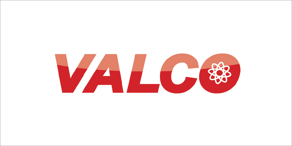 Η VALCO ιδρύθηκε το 1976 στη Θεσσαλονίκη από τον Άγγελο Βαλούκα, ξεκινώντας ως μια μικρή οικογενειακή επιχείρηση ηλεκτρολογικού υλικού. Στα μέσα της δεκαετίας του ’90 την ανέλαβαν οι αδερφοί Βασίλης και Γιώργος Βαλούκας, συνεχίζοντας την πορεία της εταιρείας με σταθερή ανάπτυξη. Από το πρώτο κατάστημα στον Βαρδάρη μέχρι τις σημερινές εγκαταστάσεις στη Μοναστηρίου και το ιδιόκτητο logistics center στη Λαχαναγορά, η VALCO εξελίσσεται με συνέπεια, ποιότητα και σεβασμό προς τον επαγγελματία.